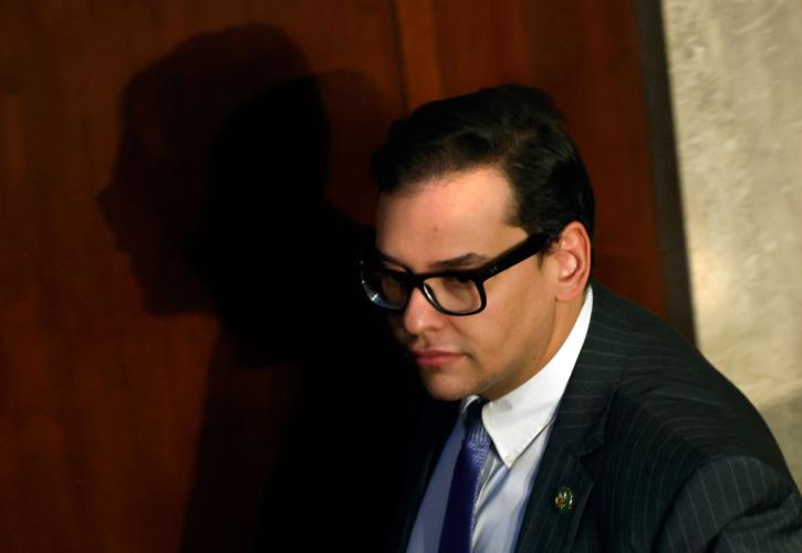 ΗΠΑ: O βουλευτής Σάντος παραδέχτηκε ότι είπε ψέματα στο βιογραφικό για τη δουλειά, την καταγωγή, τις σπουδές και τη... μητέρα του