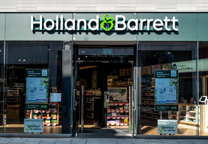 Holland & Barrett: Συμπληρώνει έναν χρόνο παρουσίας στην Ελλάδα και ανοίγει νέα καταστήματα