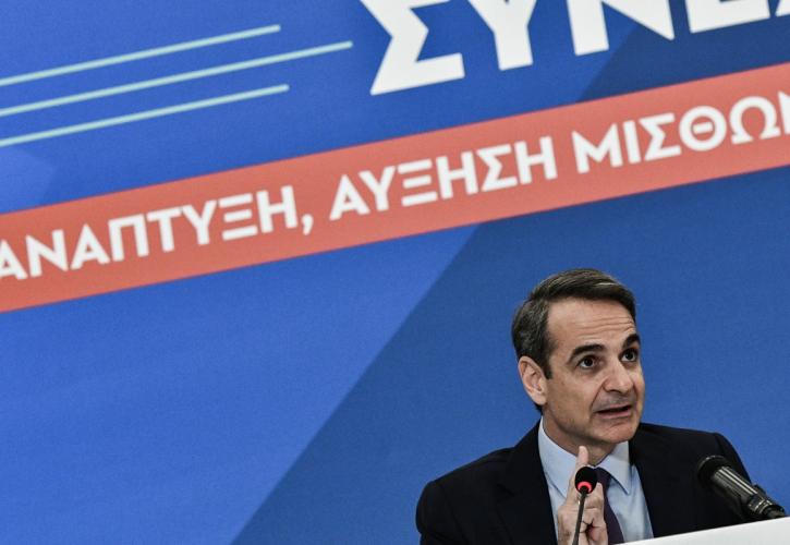 «Παράθυρο» για αυξήσεις μισθών και μείωση εισφορών στον ιδιωτικό τομέα ανοίγει ο πρωθυπουργός