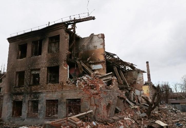 Γερμανία: Το Βερολίνο έχει αποδείξεις για «τριψήφιο αριθμό» εγκλημάτων πολέμου στην Ουκρανία