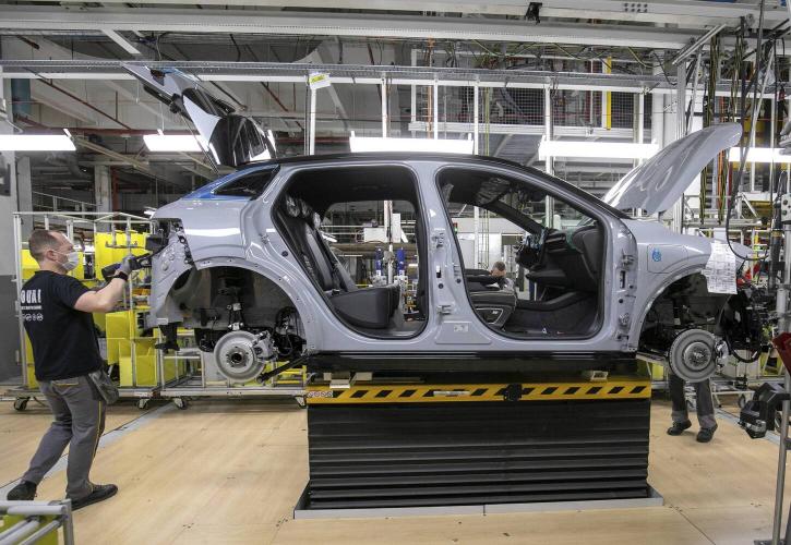 Renault: Επιστρέφει στην ανάπτυξη μετά από τέσσερα χρόνια