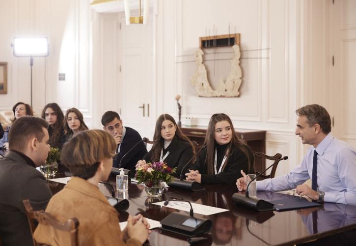Συνάντηση Μητσοτάκη με μαθητές «startuppers» - «Ό,τι και να κάνετε στη ζωή σας, σε ομάδες θα δουλέψετε»
