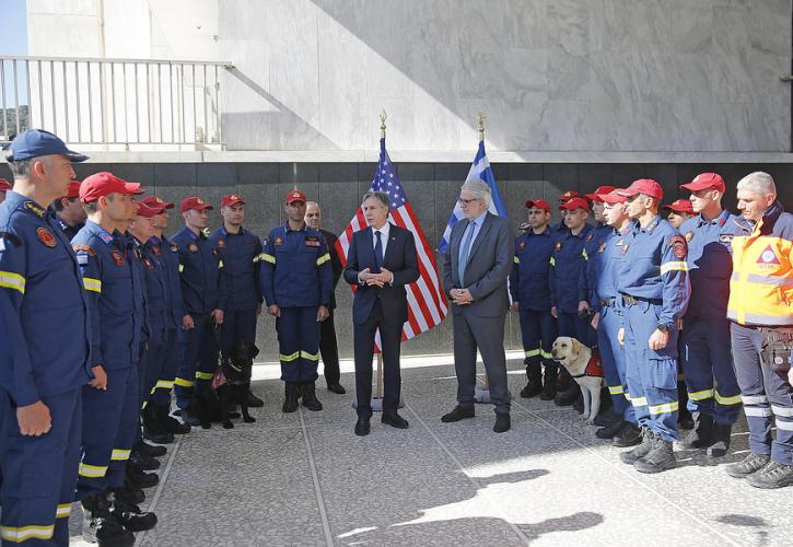 «Ευχαριστώ» Μπλίνκεν στα μέλη της ΕΜΑΚ και του ΕΚΑΒ