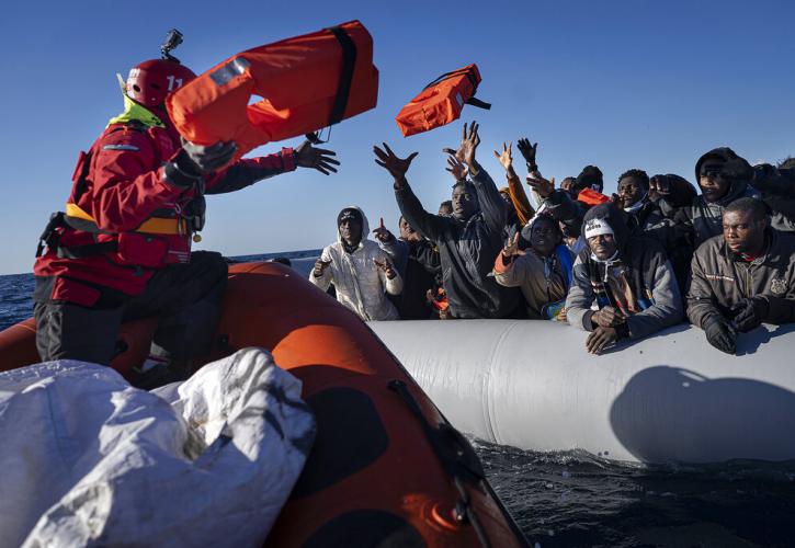Ιταλία: Συνεχείς οι αφίξεις μεταναστών και προσφύγων στο νησί της Λαμπεντούζα