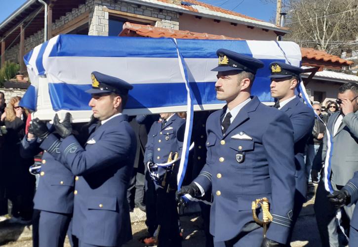 Βαθιά συγκίνηση στην κηδεία του κυβερνήτη του μοιραίου Phantom, Ευ. Τσιτλακίδη