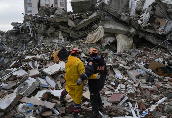 Τουρκία: Στην πιο κατεστραμμένη από το σεισμό επαρχία Χατάι δεν έχουν ακόμα σταλεί διασώστες