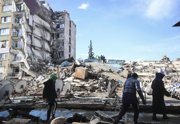 Γερμανικά ΜΜΕ: «Θα φέρει ξανά κοντά ο σεισμός τους δύο αντιπάλους Ελλάδα και Τουρκία;»