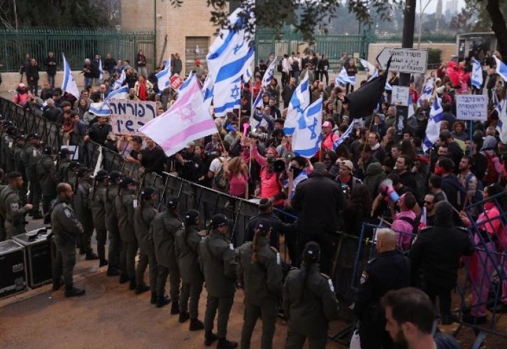 Χιλιάδες Ισραηλινοί στους δρόμους του Τελ Αβίβ κατά της μεταρρύθμισης του δικαστικού συστήματος