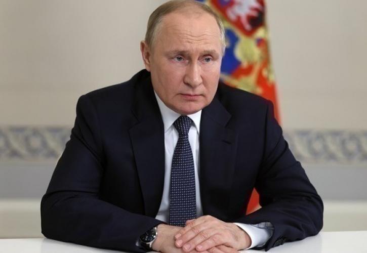 Ρωσία: Ο Πούτιν παρέστη σε τελετή εγκαινίων δύο νέων πυρηνικών υποβρυχίων