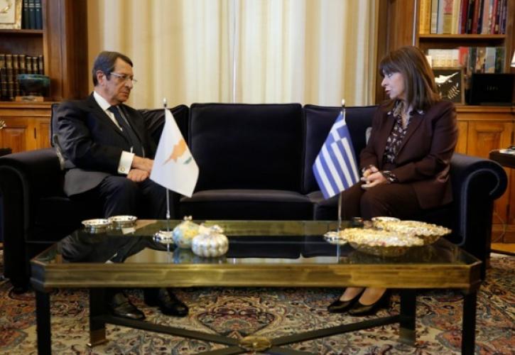 Σακελλαροπούλου σε Αναστασιάδη: «Κορυφαίο εθνικό ζήτημα στην ελληνική εξωτερική πολιτική το Κυπριακό»