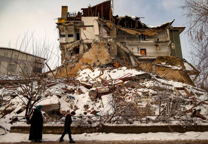 Τουρκία - Σεισμός: Η ΕΕ στέλνει 1.500 διασώστες και γιατρούς