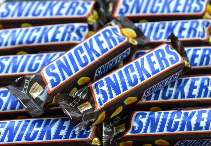 Πρόστιμο στον παρασκευαστή των Snickers: Εργαζόμενοι έπεσαν σε δεξαμενή με σοκολάτα