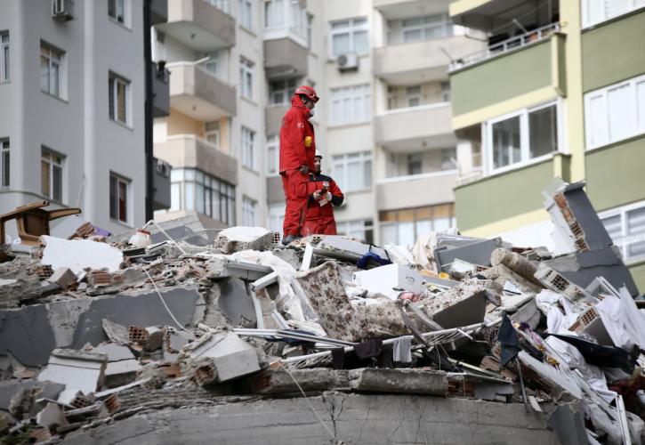 Τουρκία: Μια 77χρονη ανασύρθηκε ζωντανή από τα ερείπια πολυκατοικίας 212 ώρες μετά τον φονικό σεισμό