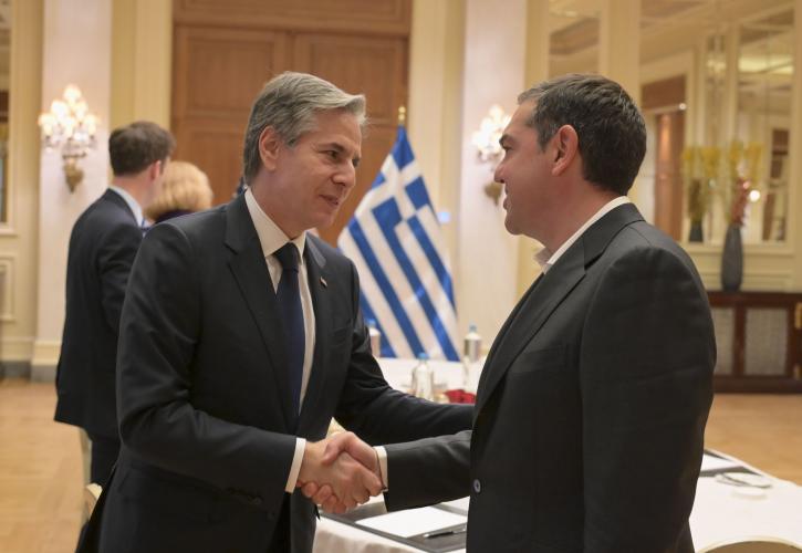 Τσίπρας σε Μπλίνκεν: Η Ελλάδα μπορεί να συνεισφέρει στην Ουκρανία αλλά χωρίς αποστολή όπλων και μάλιστα από τα νησιά της