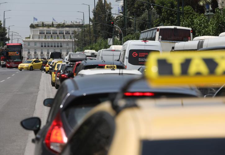 Σοβαρό τροχαίο στη Βασιλίσσης Σοφίας με λεωφορείο και ΙΧ - 12 τραυματίες