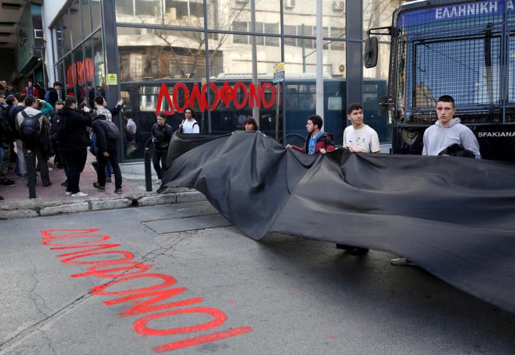 Ολοκληρώθηκε η πορεία μαθητών και φοιτητών για τα θύματα της τραγωδίας στα Τέμπη
