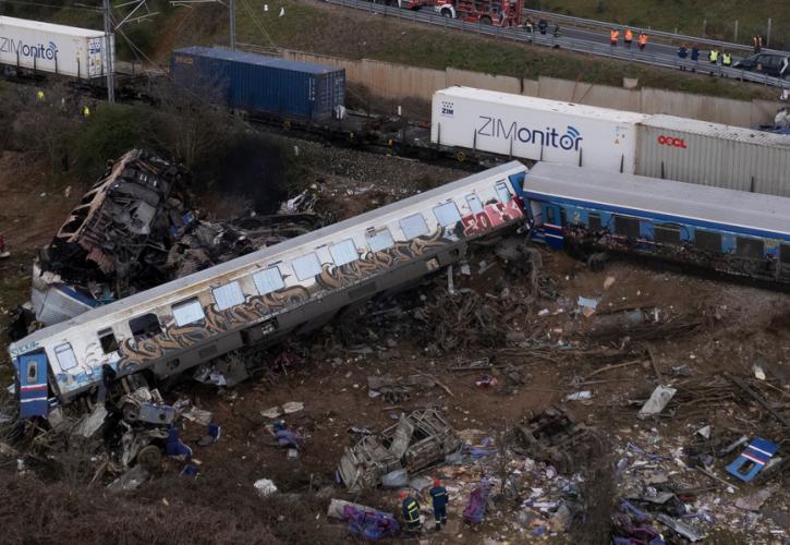 Τραγωδία στα Τέμπη: Στο δικαστικό Μέγαρο Λάρισας ο σταθμάρχης - Ερωτηματικά για το πολύνεκρο δυστύχημα