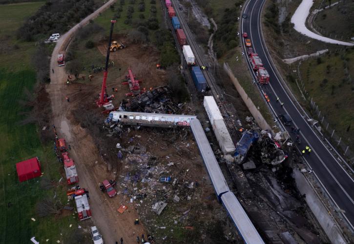 Τραγωδία στα Τέμπη: Συνεχίζονται οι έρευνες για δύο αγνοούμενους