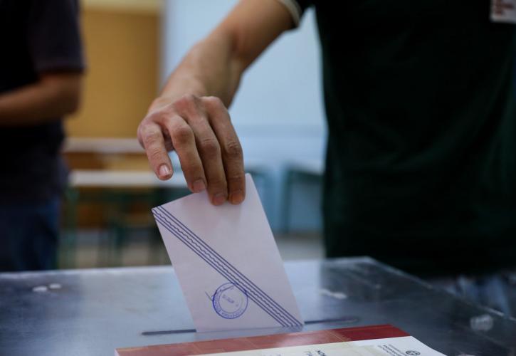 Δημοσκόπηση Metron Analysis: Στο 6,9% η διαφορά ΝΔ με ΣΥΡΙΖΑ στην εκτίμηση ψήφου