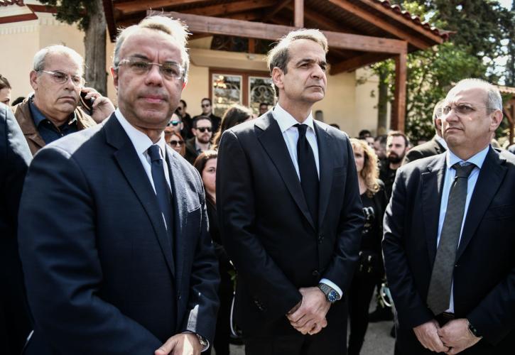 Στην κηδεία του μηχανοδηγού Σπύρου Βούλγαρη στην Καισαριανή ο πρωθυπουργός