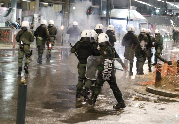 Ένταση σε Αθήνα και Θεσσαλονίκη μετά τις πορείες για την τραγωδία στα Τέμπη