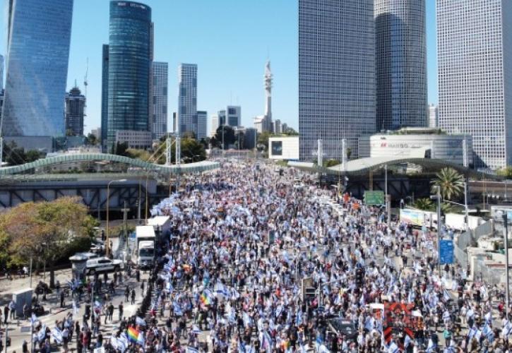 Ισραήλ: Για 10η εβδομάδα χιλιάδες Ισραηλινοί στους δρόμους κατά της αμφιλεγόμενης δικαστικής μεταρρύθμισης