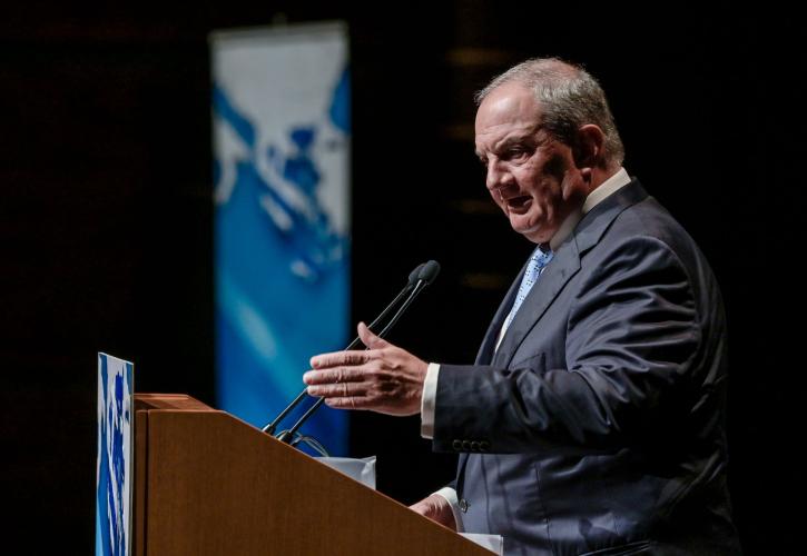 Καραμανλής: Η Ευρώπη στην οποία πιστέψαμε διολισθαίνει σε βαθιά κρίση - Τι ανέφερε για Αλβανία, Β. Μακεδονία, ελληνοτουρκικά