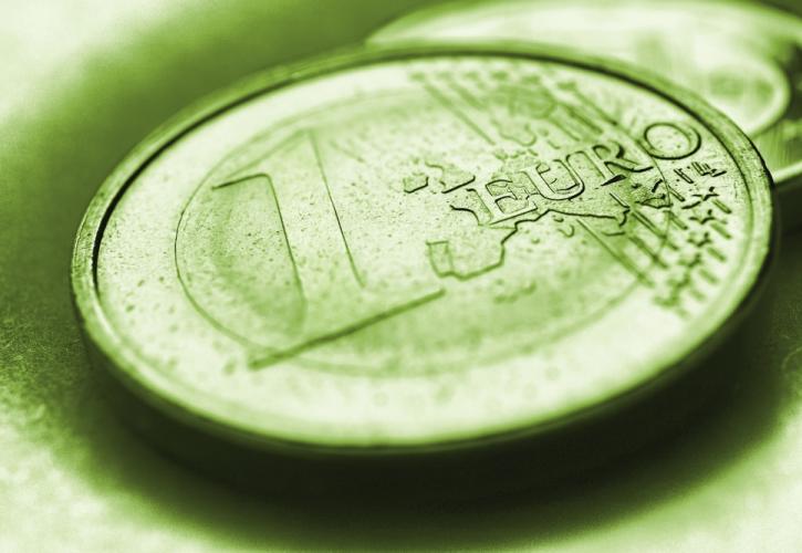 Ήπια πτώση για ευρώ μετά τη νίκη Μελανσόν - Flat τα γαλλικά ομόλογα