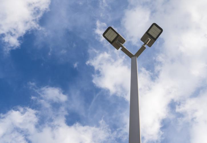 Μέσω Ταμείου Ανάκαμψης ο «Έξυπνος Φωτισμός» σε 958 χιλ. χλμ. οδικού δικτύου σε όλη την Ελλάδα