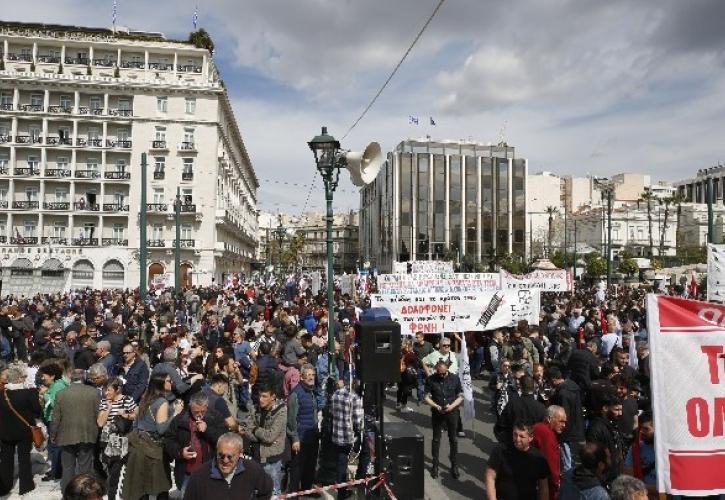 Δέκα προσαγωγές και 2 συλλήψεις έγιναν στο περιθώριο του συλλαλητηρίου στο Σύνταγμα
