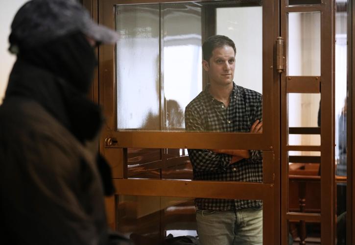 Ρωσία: Πρώτη εμφάνιση του Αμερικανού δημοσιογράφου στο δικαστήριο μετά τη σύλληψη