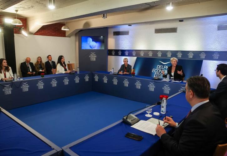 Οικονομικό Φόρουμ των Δελφών: Οι προκαταλήψεις κύριο εμπόδιο για τις γυναίκες εργαζόμενες 