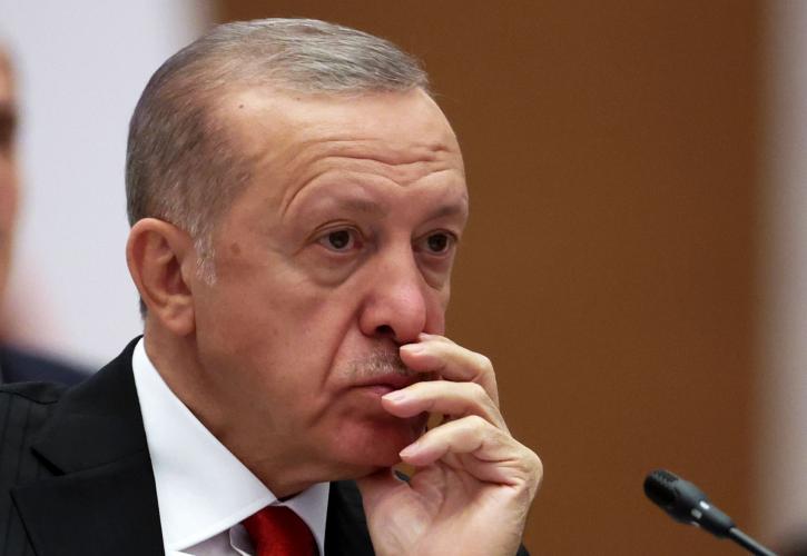 Τουρκία: Ανησυχία για την υγεία του Ερντογάν - Διακόπτει την προεκλογική εκστρατεία