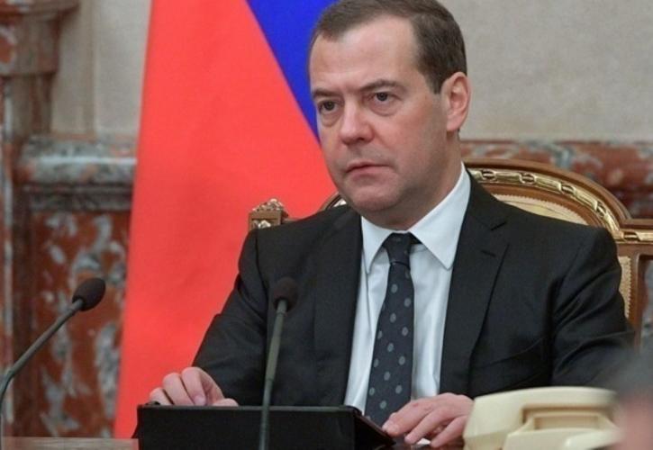Μεντβέντεφ: Tα ρωσικά στρατεύματα πιθανόν να χρειαστεί να φθάσουν στο Κίεβο
