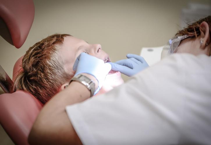 Στα τέλη Απριλίου το Dentist Pass: 40 ευρώ η ενίσχυση ανά παιδί - Οι δικαιούχοι