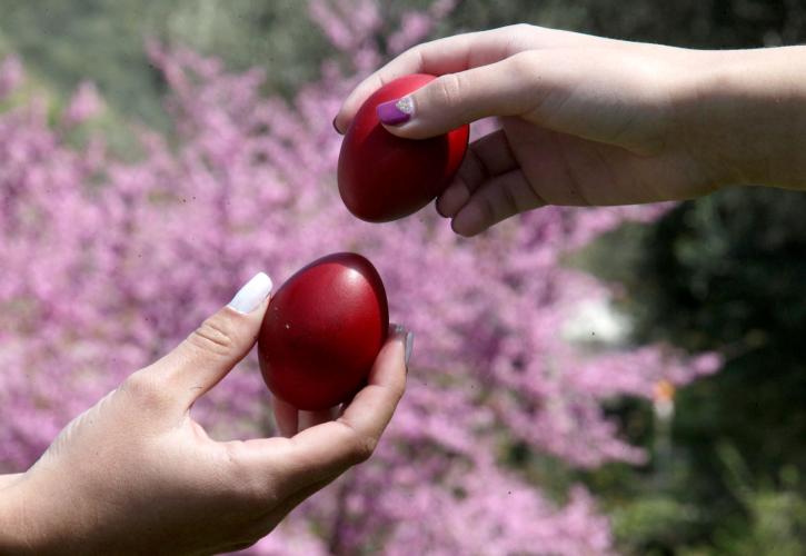 Πότε αναμένεται το καλάθι του Πάσχα - Δεν αποκλείεται «καλάθι των Νονών»