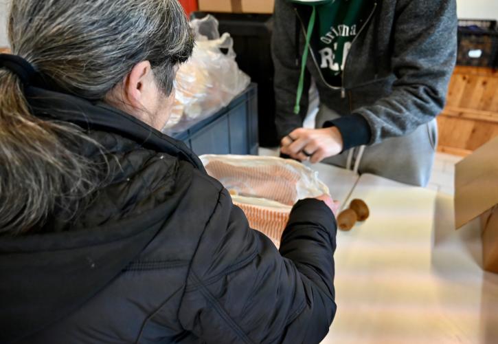 Θεσσαλονίκη: Διανομή συσσιτίου σε 650 οικογένειες από τον δήμο Θεσσαλονίκης