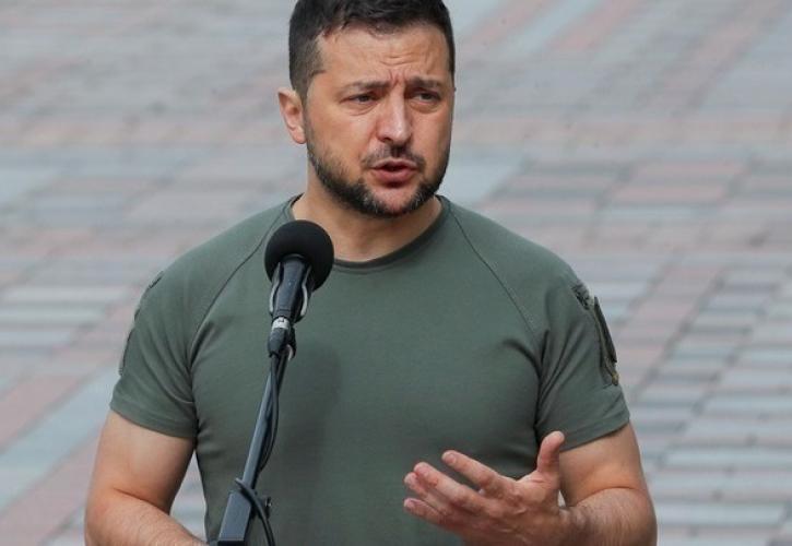 Ζελένσκι: Χαιρετίζει «τον ηρωισμό» των στρατιωτών που πολεμούν σε σκληρές μάχες