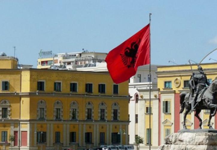 Αλβανία: Ένας νεκρός και δεκάδες τραυματίες σε έφοδο της αστυνομίας σε καταυλισμό εξόριστων Ιρανών