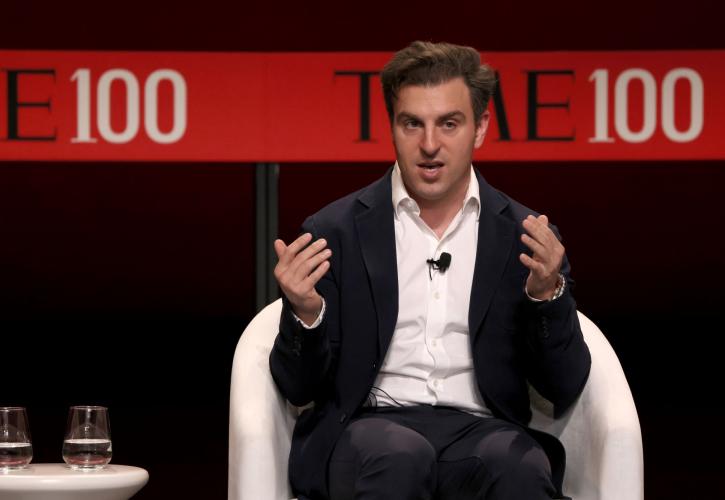 Από το «είσαι άνεργος» στα 8,4 δισ. ευρώ - Ο CEO της Airbnb διέψευσε τη μητέρα του