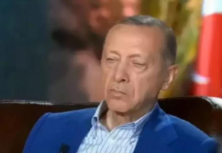 Τουρκία: Ο πρόεδρος Ερντογάν αποκοιμήθηκε κατά τη διάρκεια συνέντευξης
