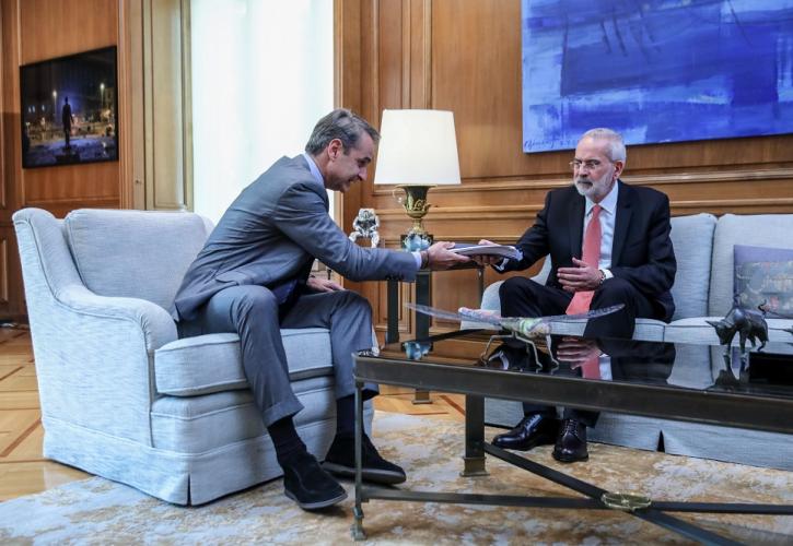 Ιωάννης Σαρμάς: Στο «τιμόνι» της χώρας μέχρι τη νέα κάλπη - Ορκίστηκε υπηρεσιακός πρωθυπουργός και ανέλαβε καθήκοντα