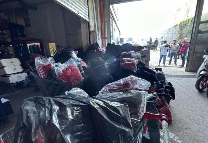 ΔΙΜΕΑ: Πέντε συλλήψεις και πρόστιμο 100.000 ευρώ για παραγωγή και εμπορία απομιμητικών ενδυμάτων
