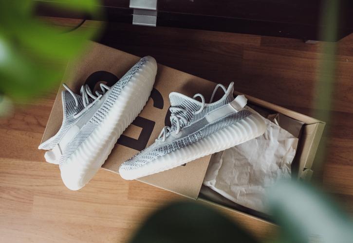 Adidas: Πωλήσεις 350 εκατ. ευρώ από τα παπούτσια Yeezy