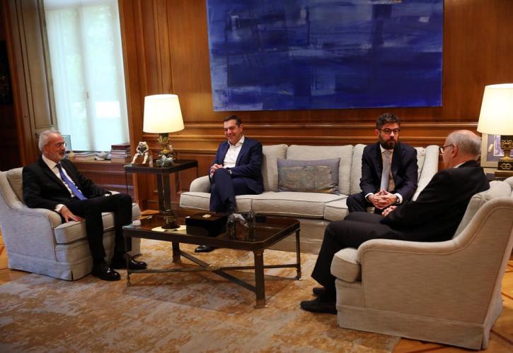 Σαρμάς: Με τον Αλέξη Τσίπρα συναντήθηκε ο πρωθυπουργός