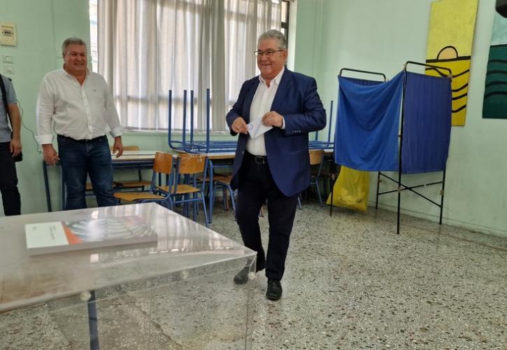 Απρόοπτο με τον Κουτσούμπα: Δεν του έδωσαν ψηφοδέλτιο του ΚΚΕ - «Θα γίνετε viral»