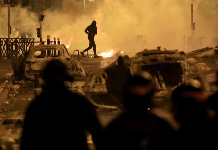 Τρίτη νύχτα ταραχών στη Γαλλία μετά τον θάνατο εφήβου από σφαίρα αστυνομικού