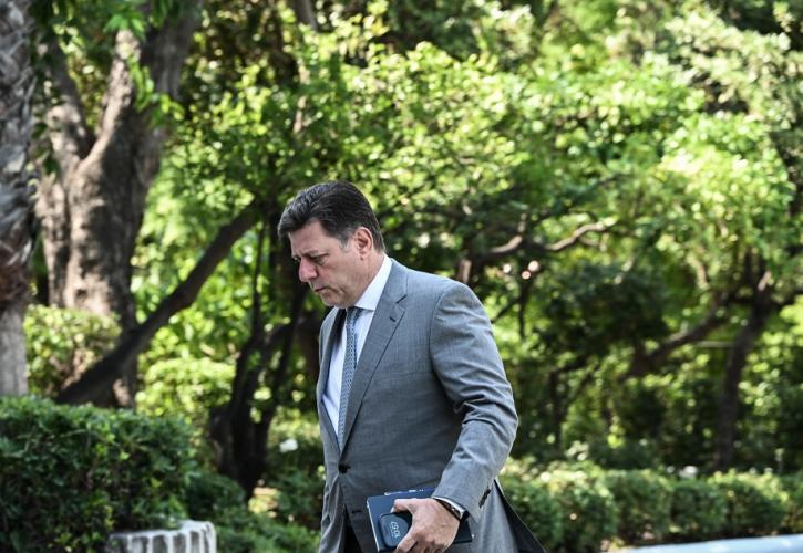 Στο λιμάνι του Πειραιά ο υπουργός Ναυτιλίας Μ. Βαρβιτσιώτης