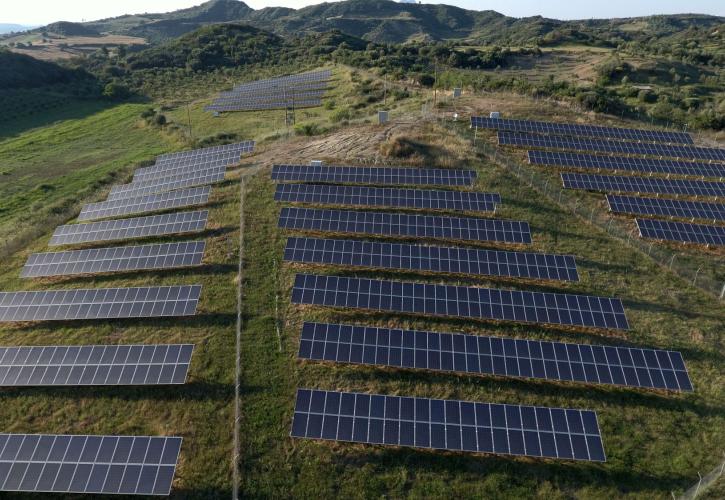 ΥΠΕΝ: Σε δημόσια διαβούλευση το σχέδιο «Απαιτήσεις φύτευσης σε φωτοβολταϊκούς σταθμούς»