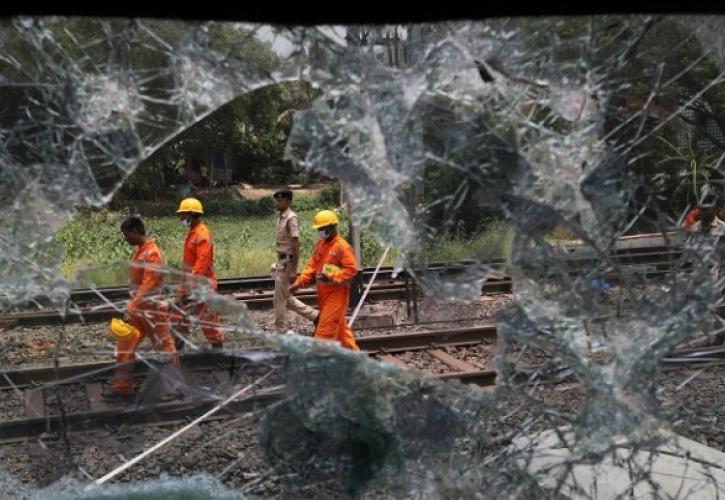 Ινδία: Εντοπίστηκαν τα αίτια και οι «υπεύθυνοι» της σιδηροδρομικής τραγωδίας